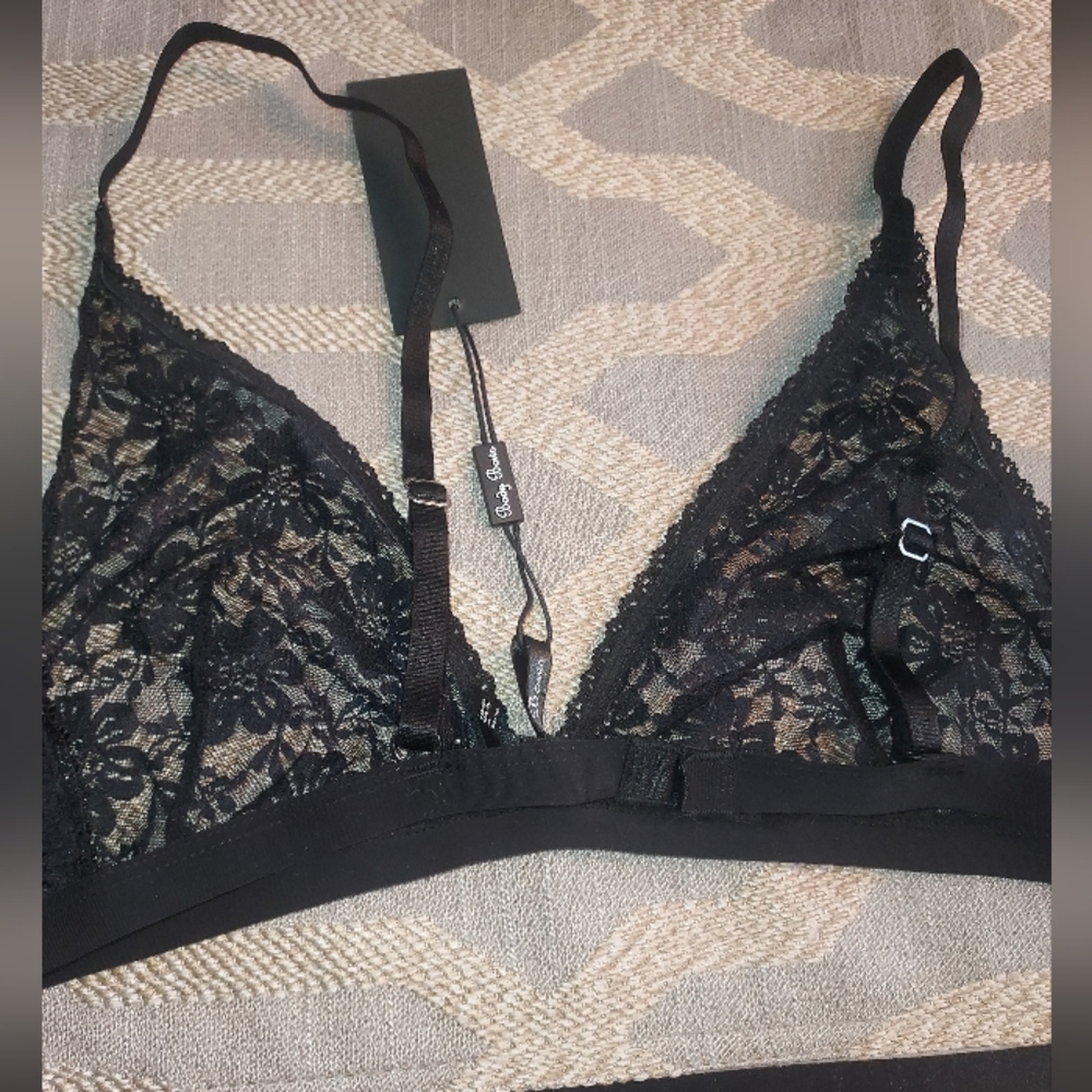 Elegant Black Lace Bralette NEW  BODY BOWS SIZE LARGE